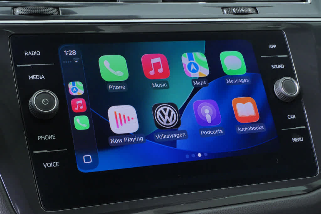 Certified 2020 Volkswagen Tiguan SE FWD image 17