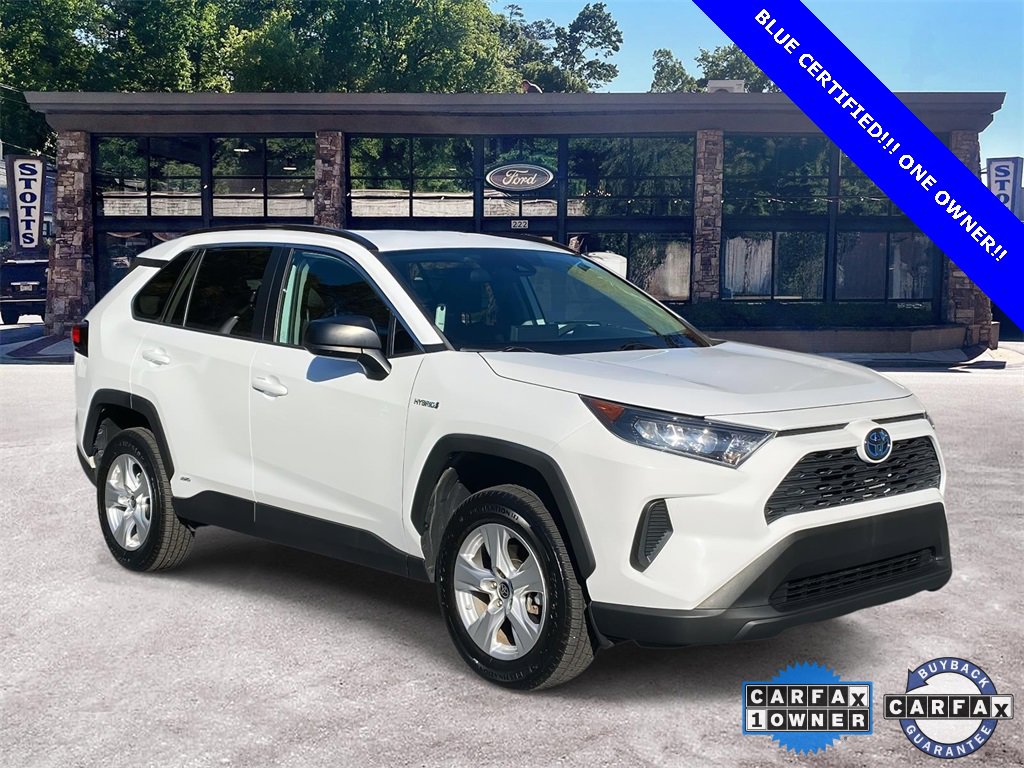 Used 2021 Toyota RAV4 LE image 1