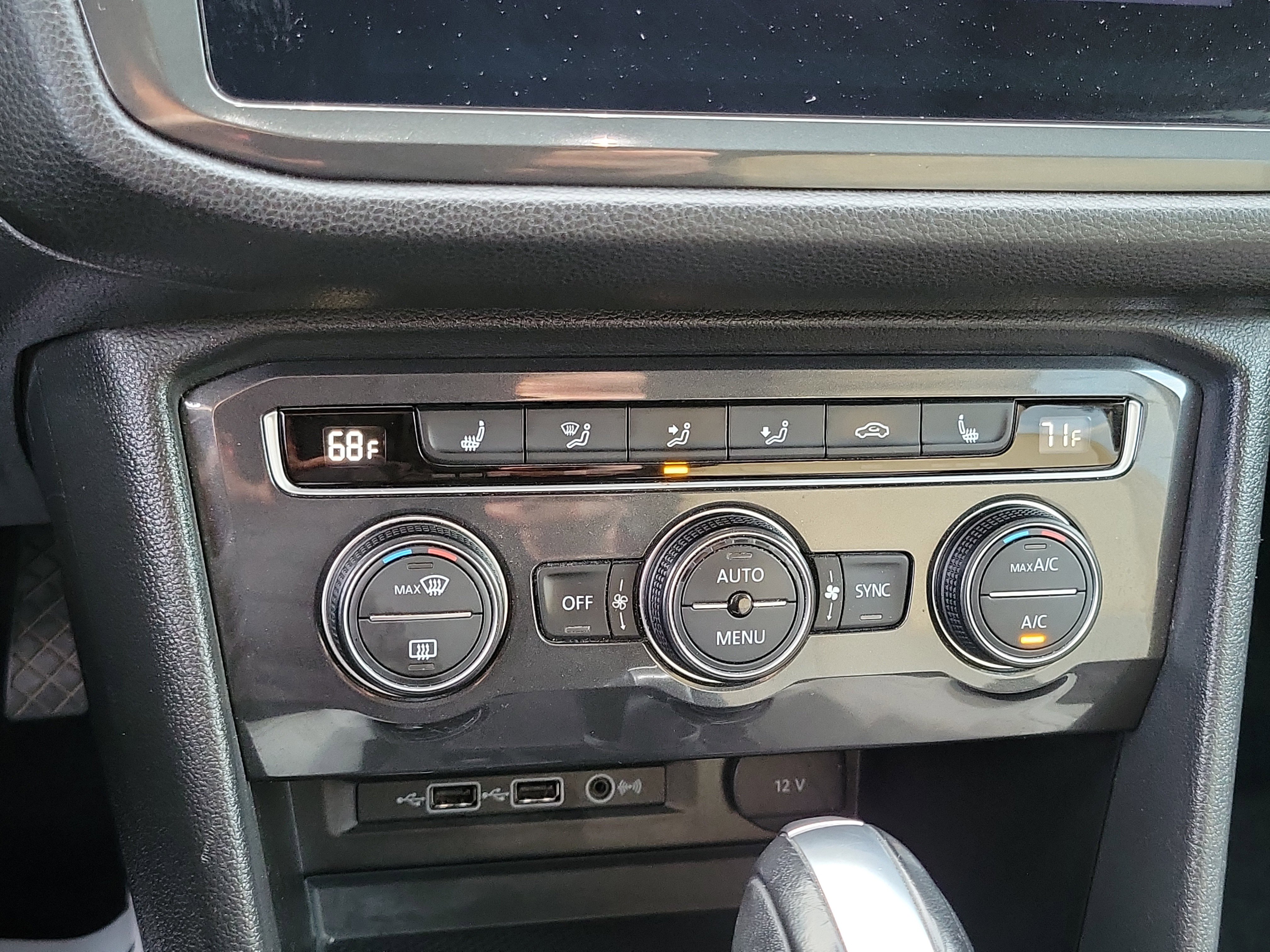 Used 2019 Volkswagen Tiguan SE w/ Panoramic Sunroof Package FWD image 15