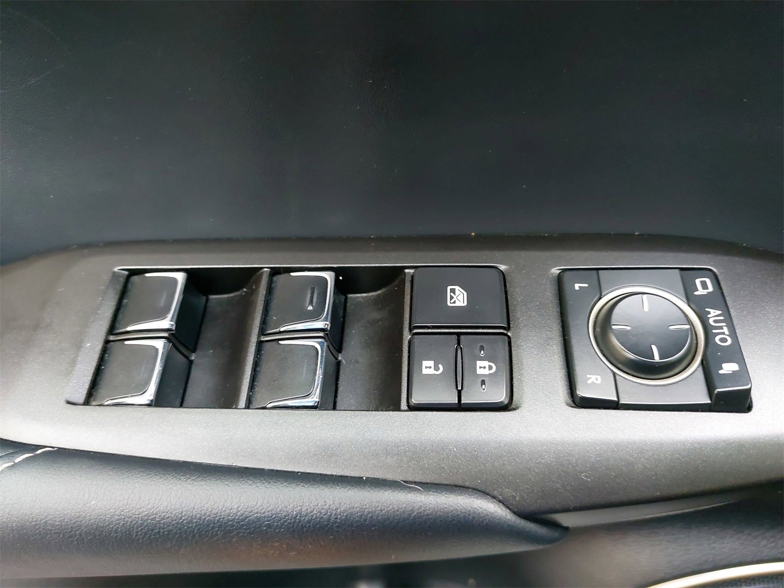 Used 2019 Lexus NX 300h AWD image 35