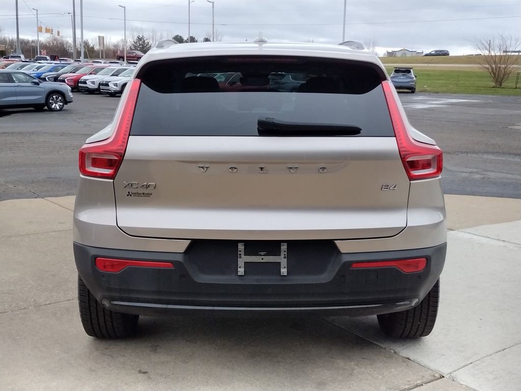 Used 2023 Volvo XC40 B4 Ultimate image 6