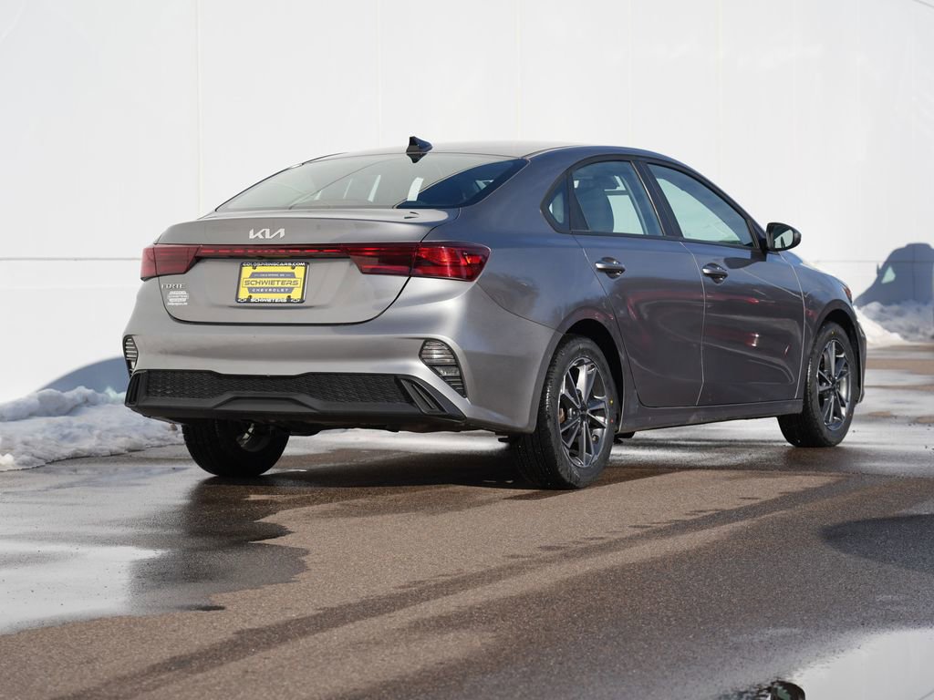 Used 2022 Kia Forte LXS image 3