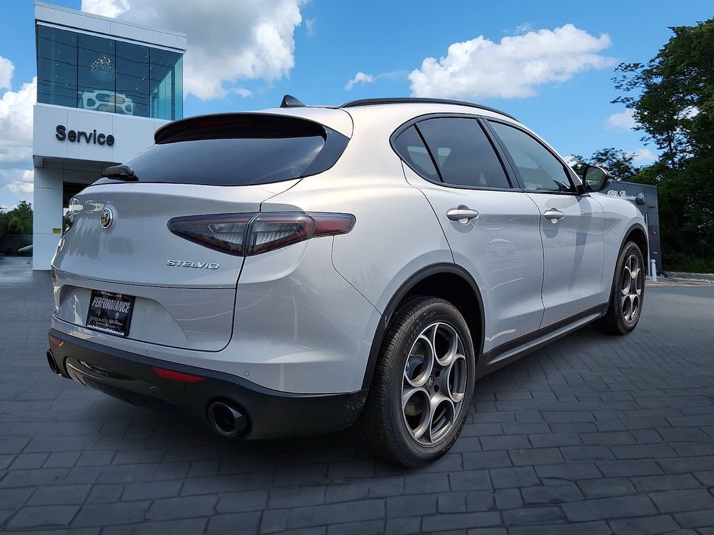 New 2026 Alfa Romeo Stelvio Sprint AWD/4WD image 4
