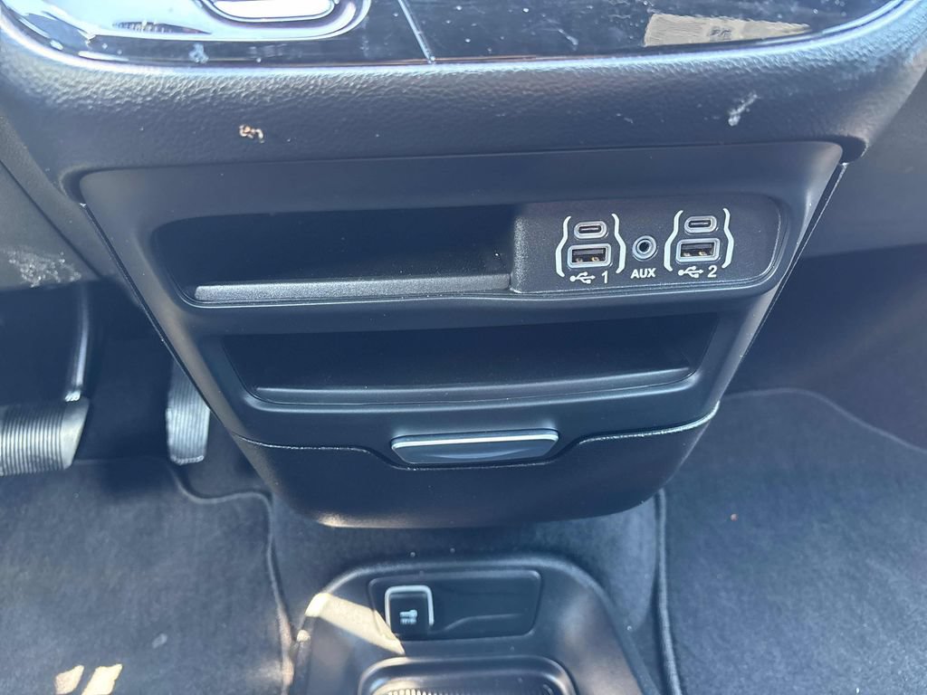 Used 2025 Chrysler Voyager LX FWD image 24