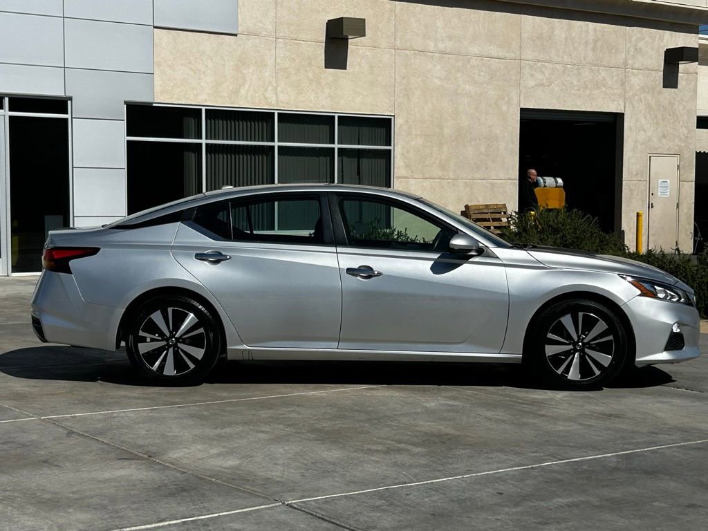 Used 2022 Nissan Altima 2.5 SV w/ SV Premium Package FWD image 9