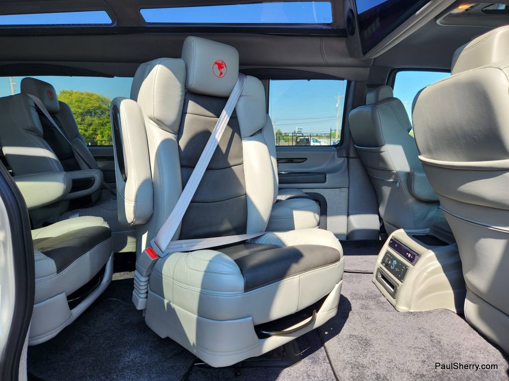 Used 2023 Chevrolet Express 2500 Extended image 47