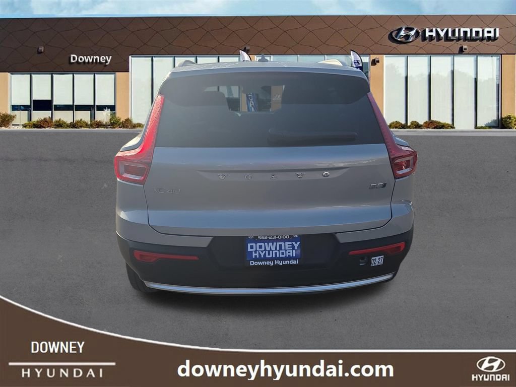 Used 2024 Volvo XC40 B5 Core AWD/4WD image 4
