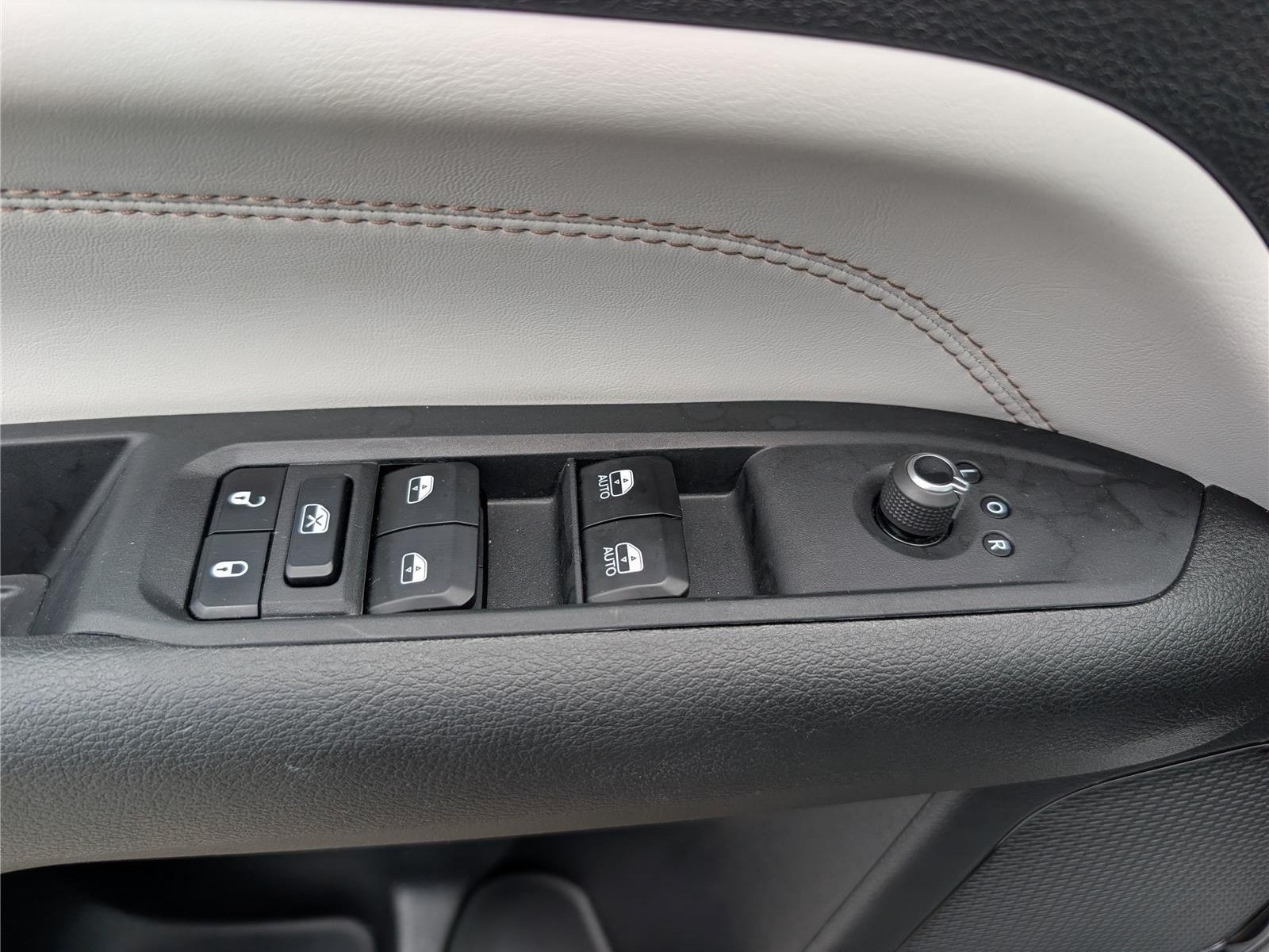 Used 2023 Jeep Compass Limited AWD/4WD image 19