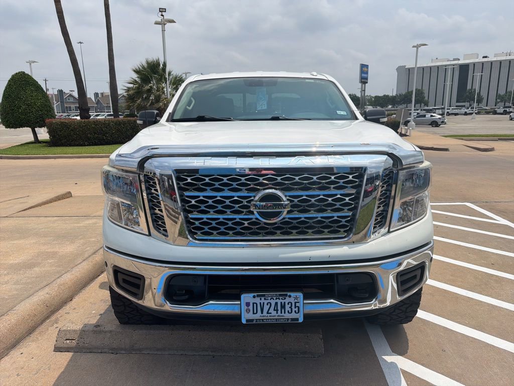 Used 2018 Nissan Titan SV w/ SV Convenience Package AWD/4WD image 2