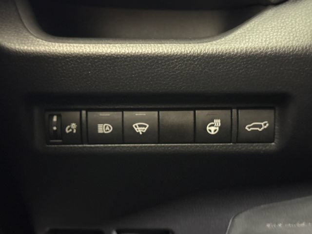 Used 2020 Toyota RAV4 XLE Premium AWD/4WD image 39