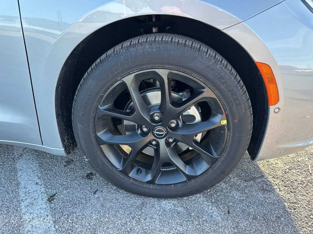 New 2026 Chrysler Pacifica Select FWD image 4