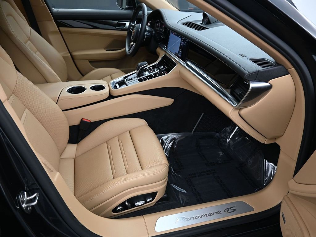 Used 2018 Porsche Panamera 4S image 25