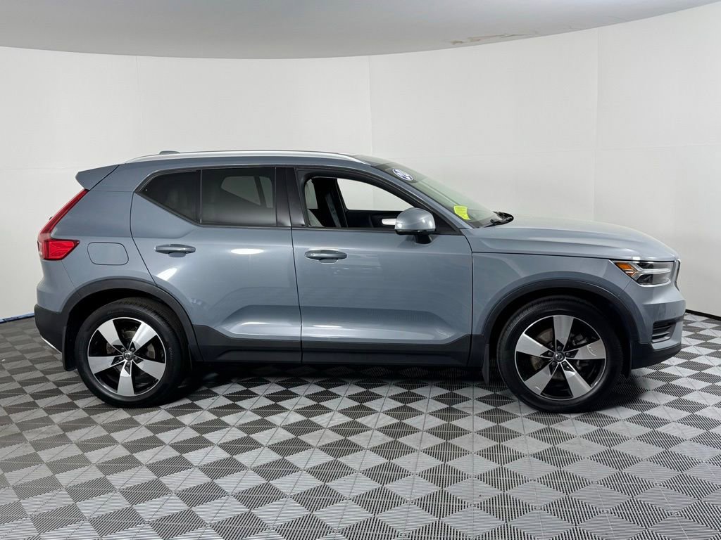 Used 2020 Volvo XC40 T5 Momentum w/ Premium Package AWD/4WD image 6