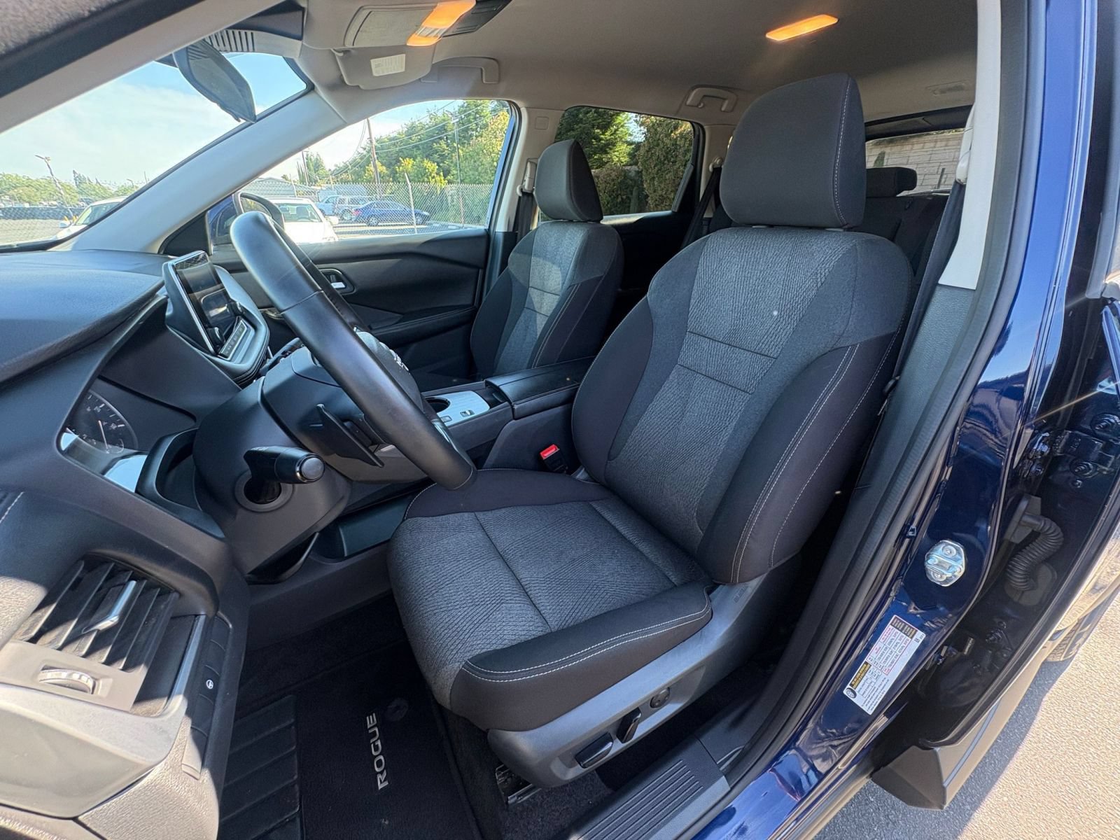 Used 2025 Nissan Rogue SV FWD image 38