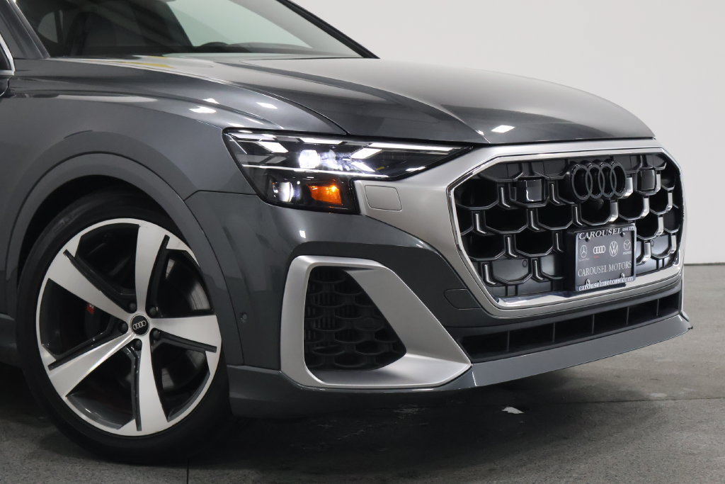 Used 2024 Audi SQ8 Prestige w/ Prestige Package AWD/4WD image 3