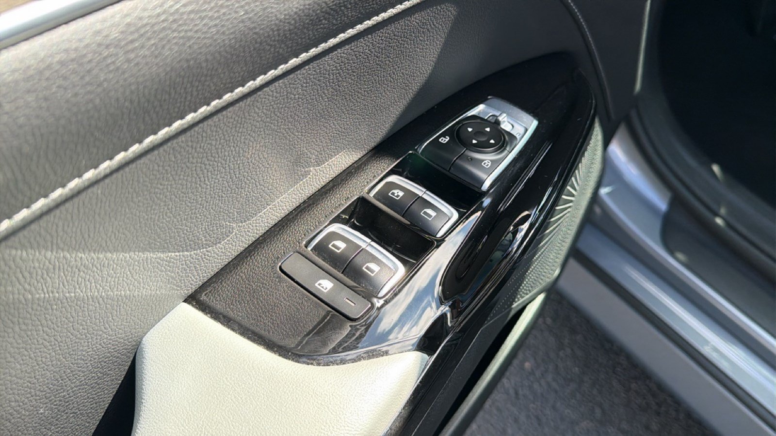 Used 2023 Kia K5 EX FWD image 11
