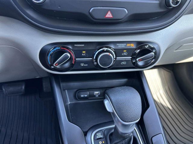 Used 2025 Kia Soul LX w/ LX Technology Package FWD image 22