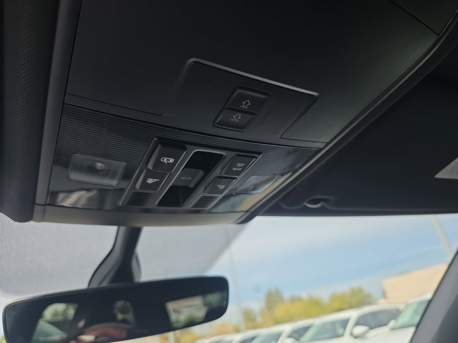 Used 2020 Volkswagen Atlas Cross Sport SE w/ Panoramic Sunroof Package image 31