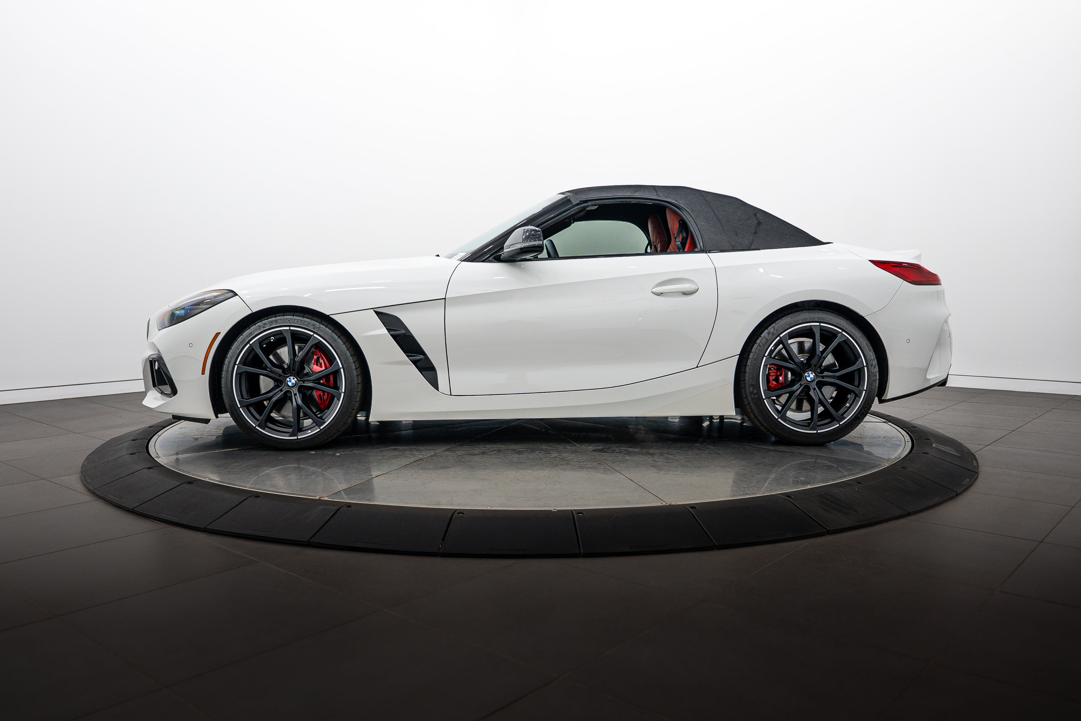 Used 2023 BMW Z4 M40i w/ Premium Package RWD image 27