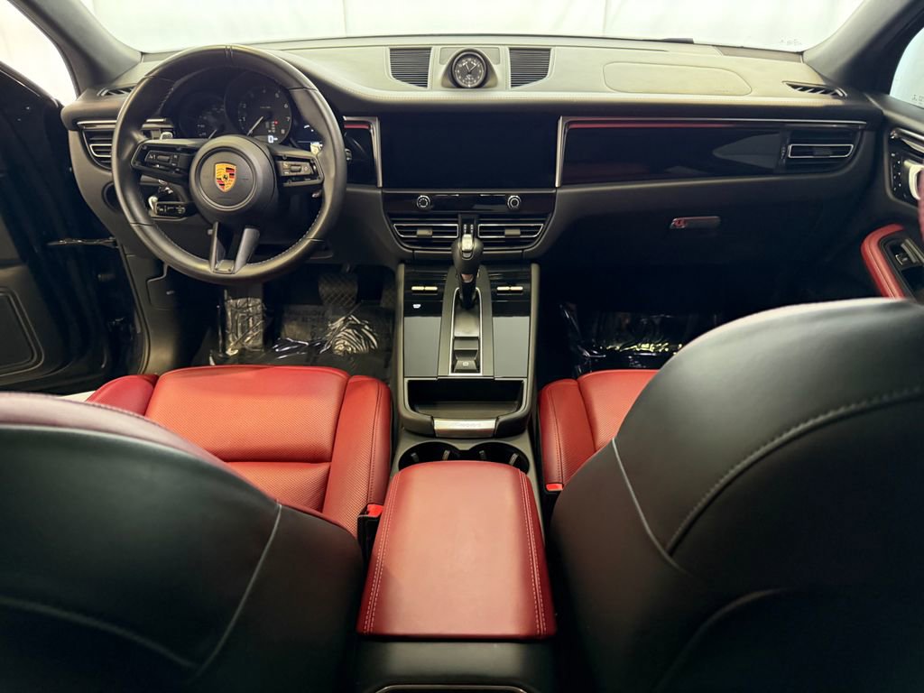 Certified 2023 Porsche Macan AWD/4WD image 17