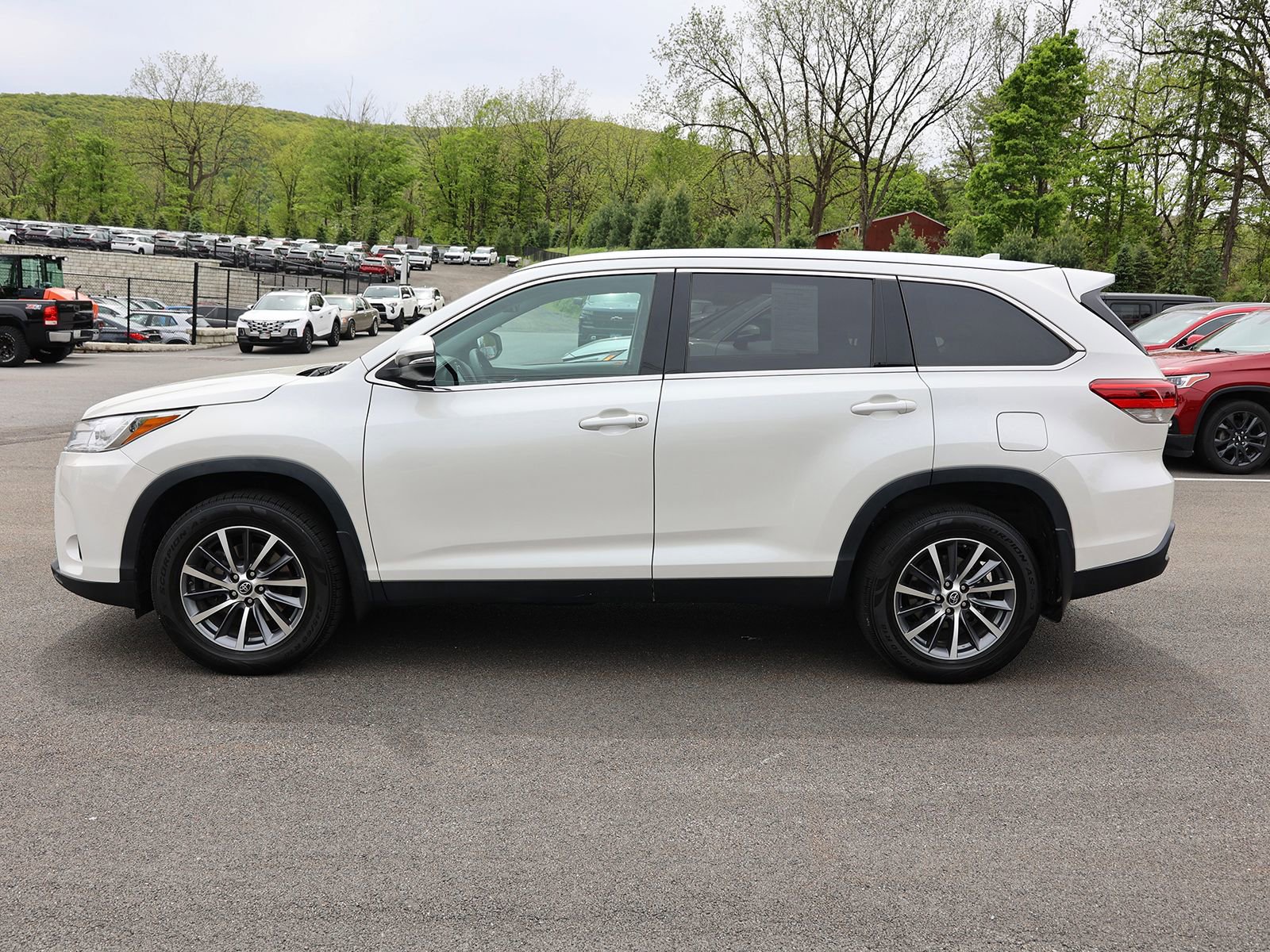 Used 2019 Toyota Highlander XLE AWD/4WD image 4