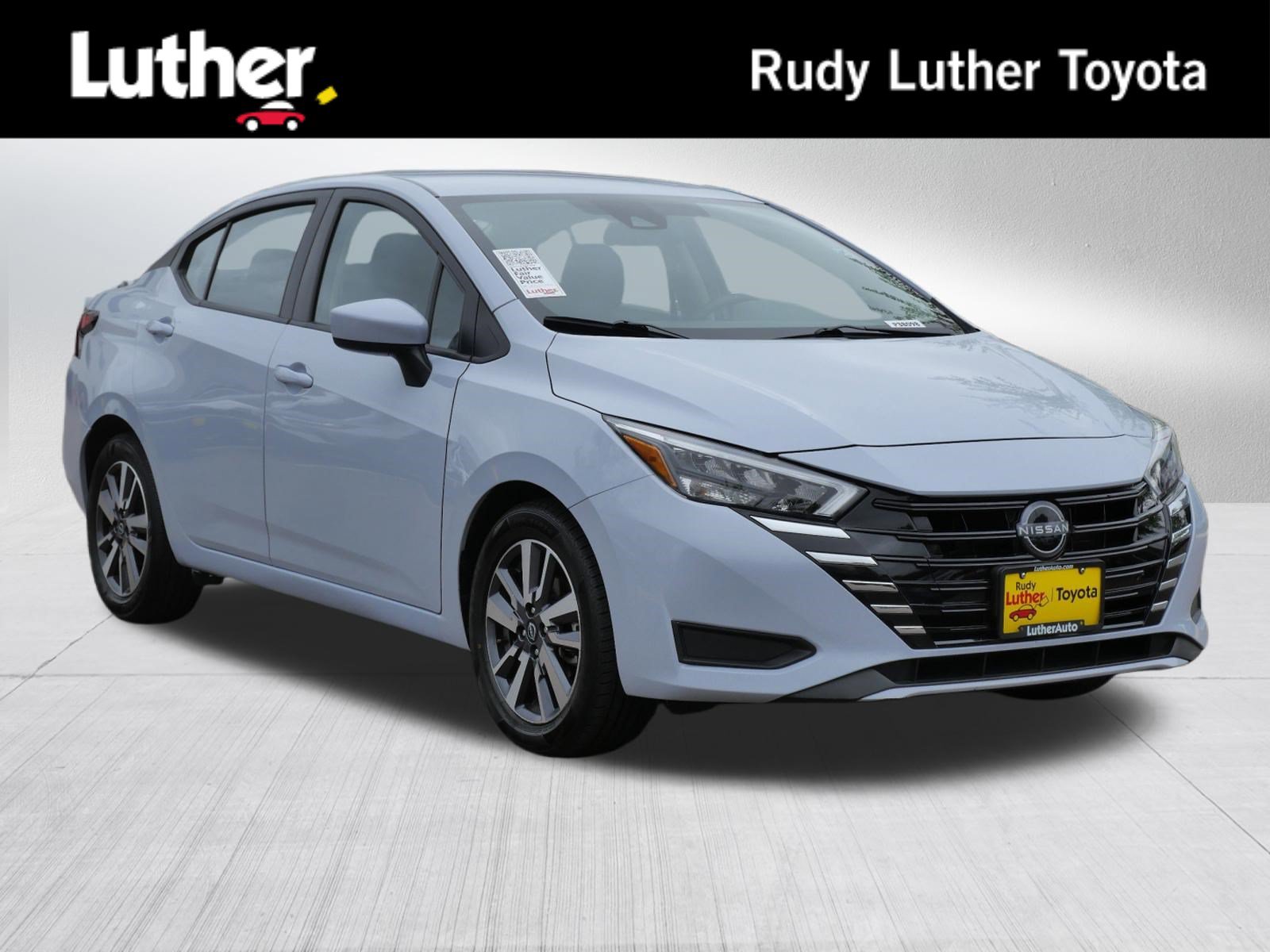 Used 2025 Nissan Versa SV FWD image 1