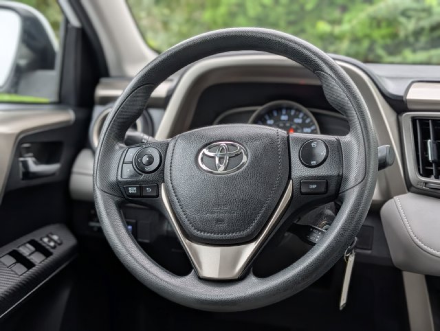Used 2015 Toyota RAV4 XLE FWD image 13