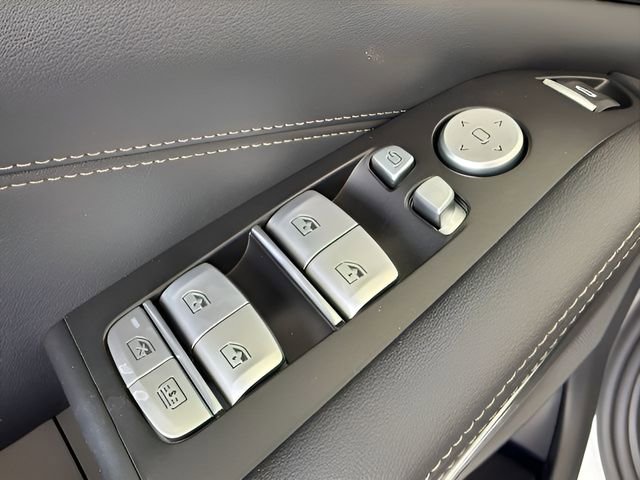 Used 2026 BMW X7 xDrive40i w/ Premium Package image 16