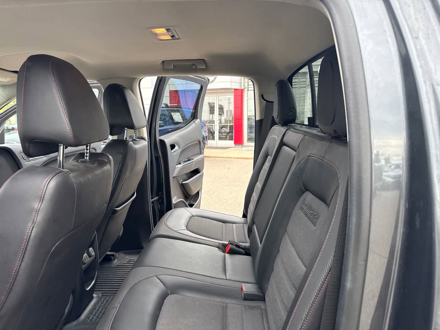 Used 2016 GMC Canyon SLE w/ All Terrain Package AWD/4WD image 18