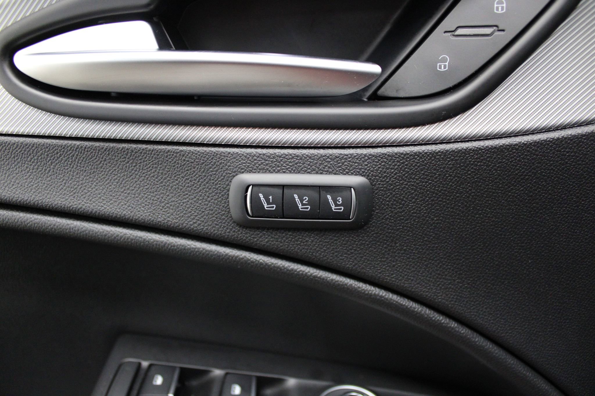 Used 2022 Alfa Romeo Stelvio Veloce AWD/4WD image 16