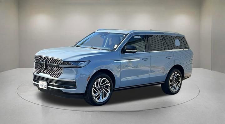 Certified 2025 Lincoln Navigator Reserve image 2