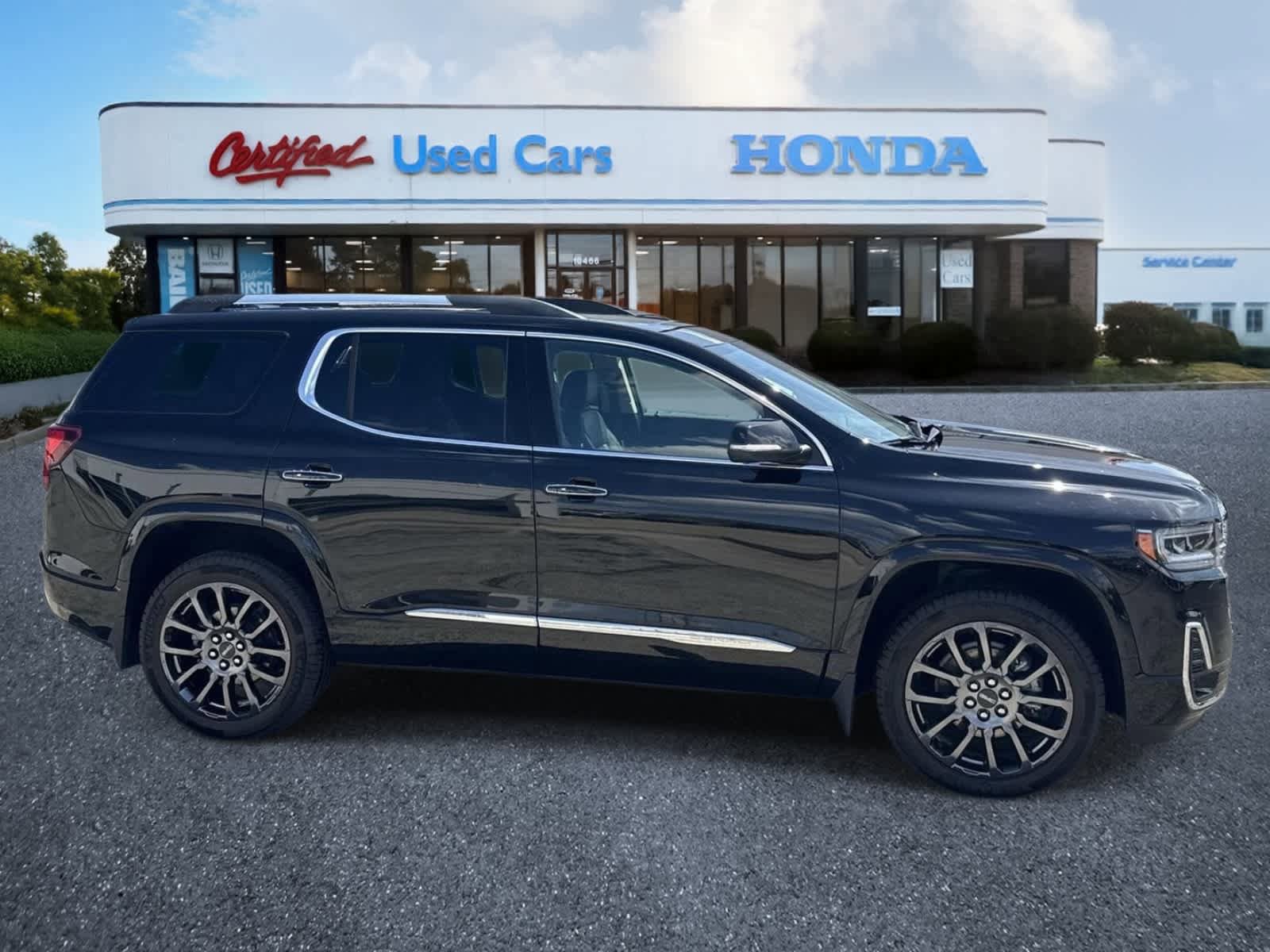 Used 2023 GMC Acadia Denali w/ Black Diamond Edition image 6