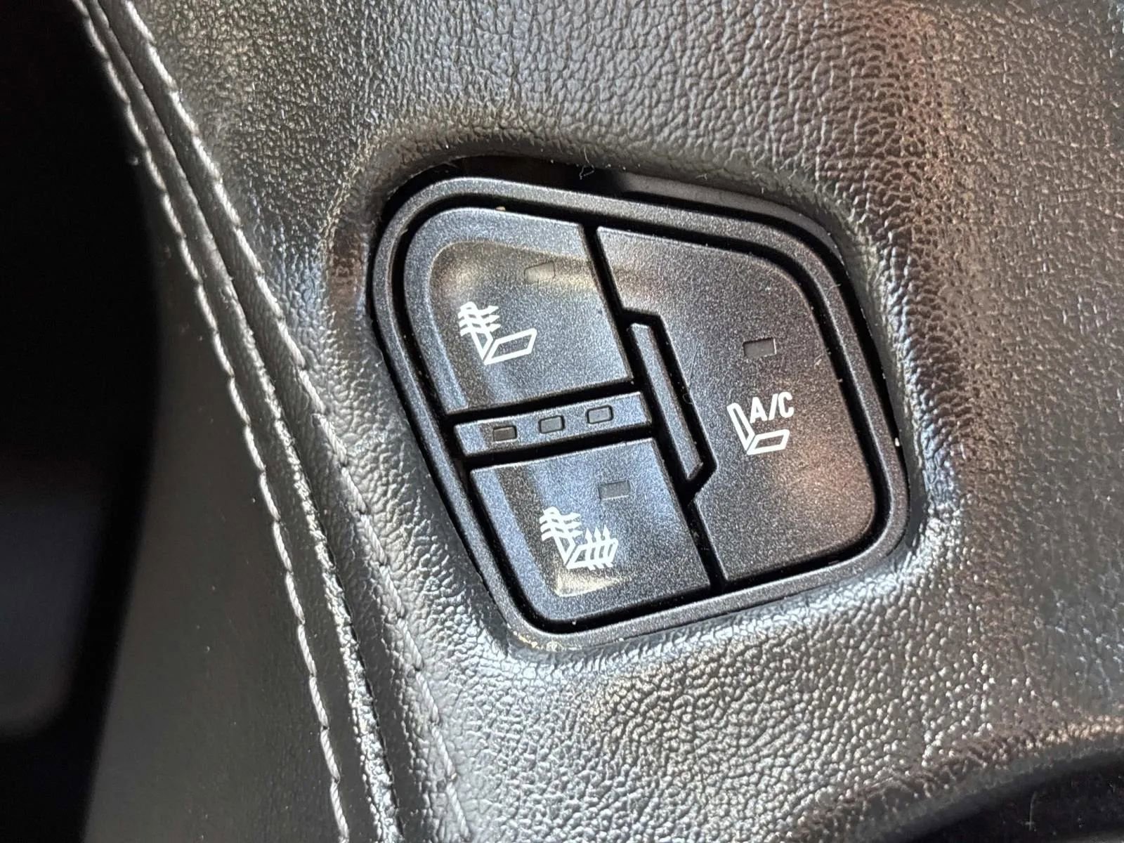 Used 2016 Chevrolet Suburban LTZ RWD image 29