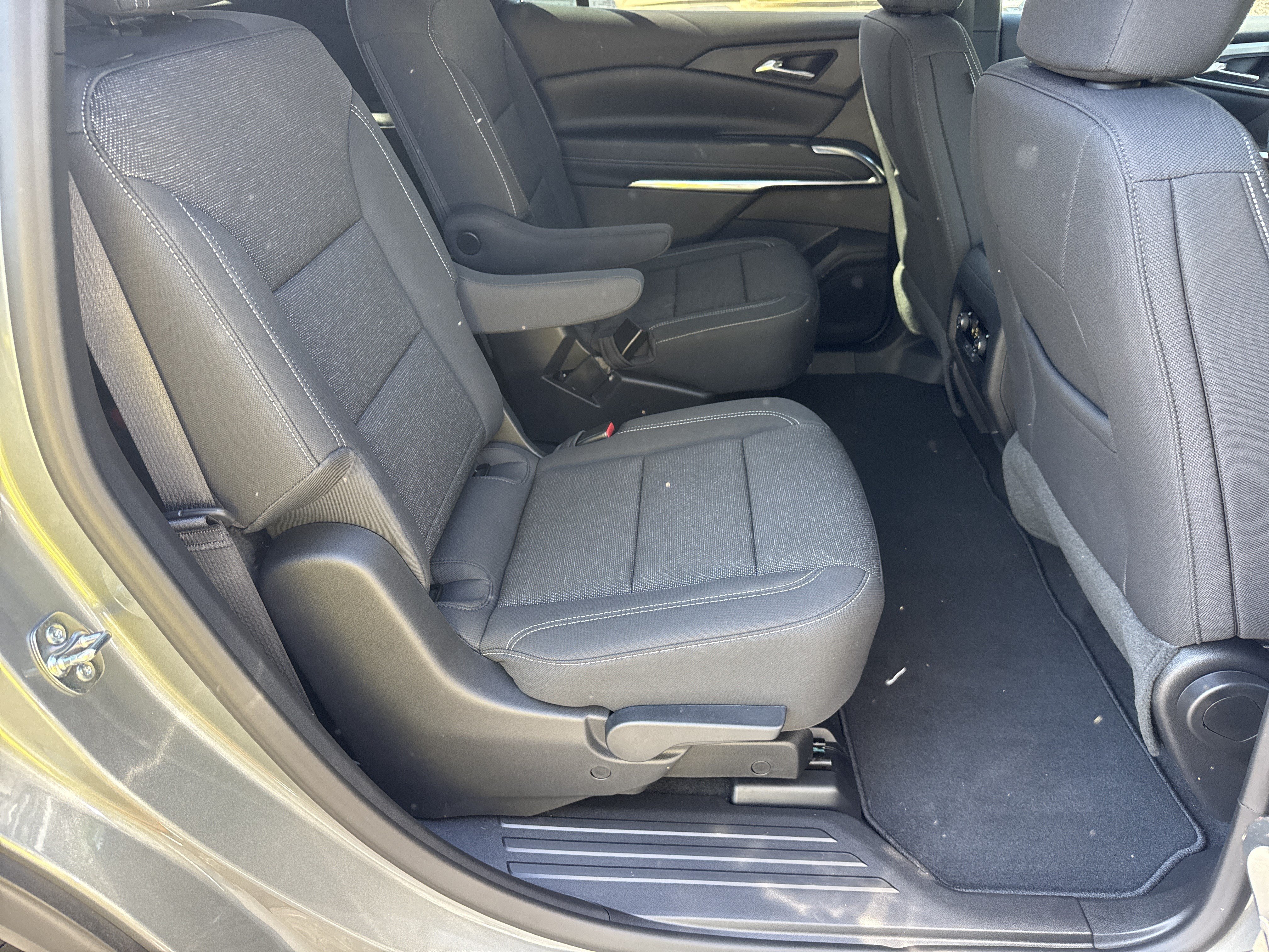 New 2027 Chevrolet Traverse LT FWD image 14