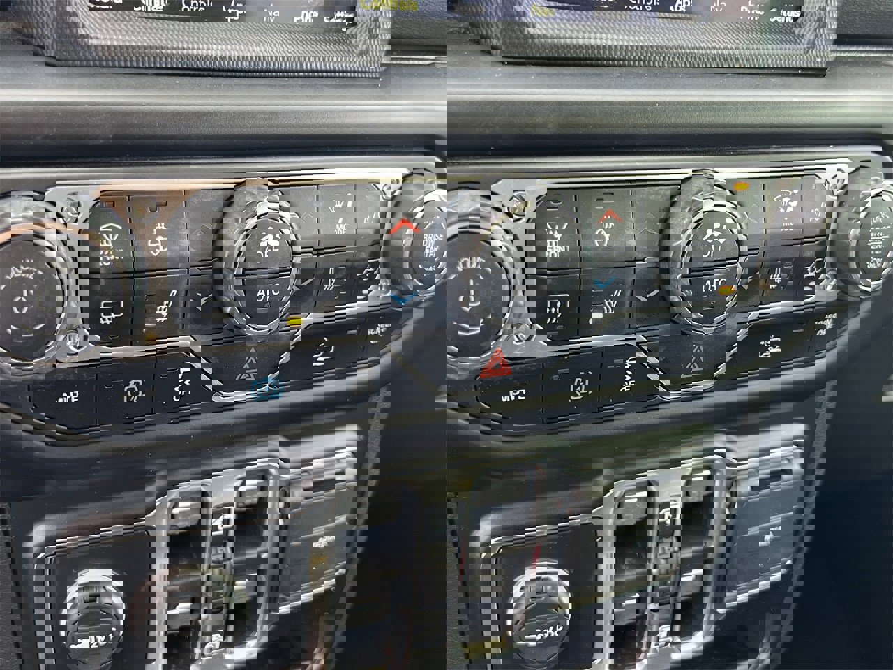 Used 2022 Jeep Wrangler Unlimited Sahara w/ Cold Weather Group image 19