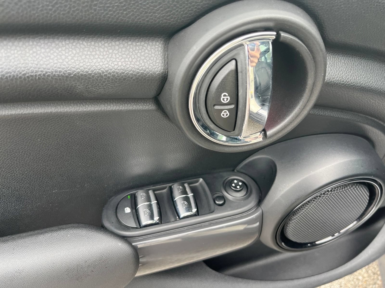 Used 2016 MINI Cooper 4-Door Hardtop FWD image 12