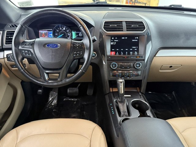 Used 2017 Ford Explorer XLT w/ Equipment Group 202A FWD image 15