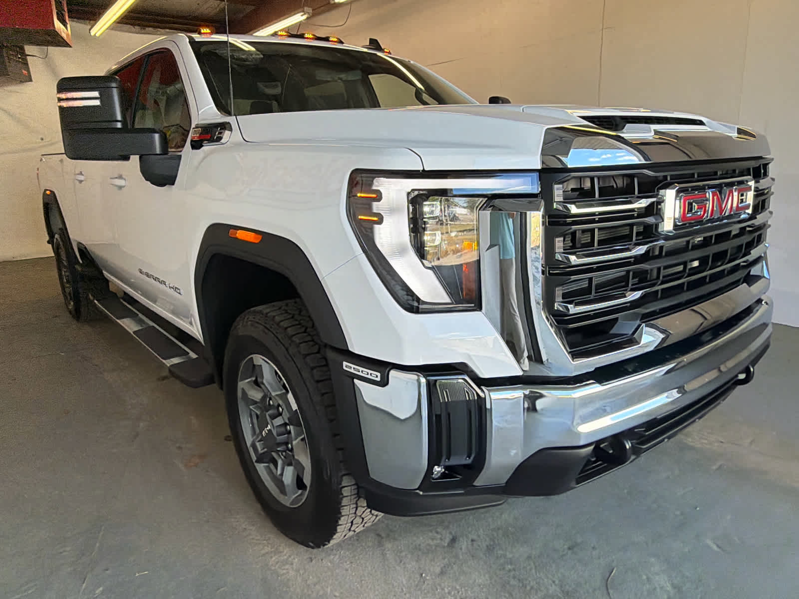 New 2026 GMC Sierra 2500 SLE w/ SLE Value Package; AWD/4WD image 4