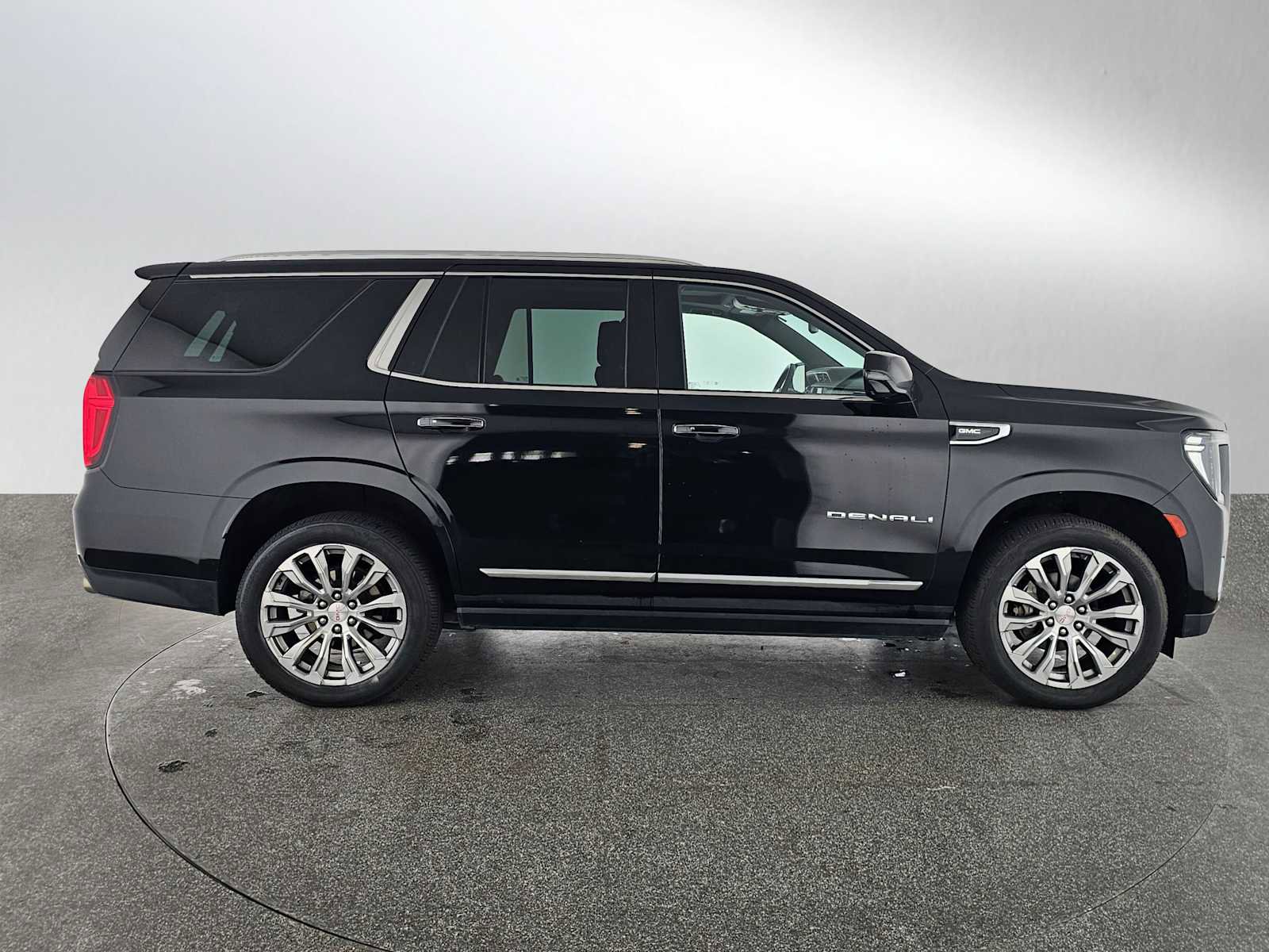 Used 2023 GMC Yukon Denali image 2
