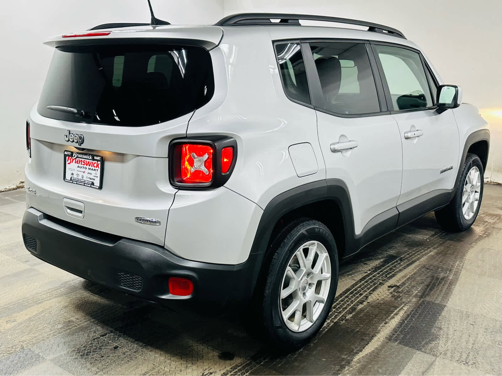 Certified 2021 Jeep Renegade Latitude AWD/4WD image 6