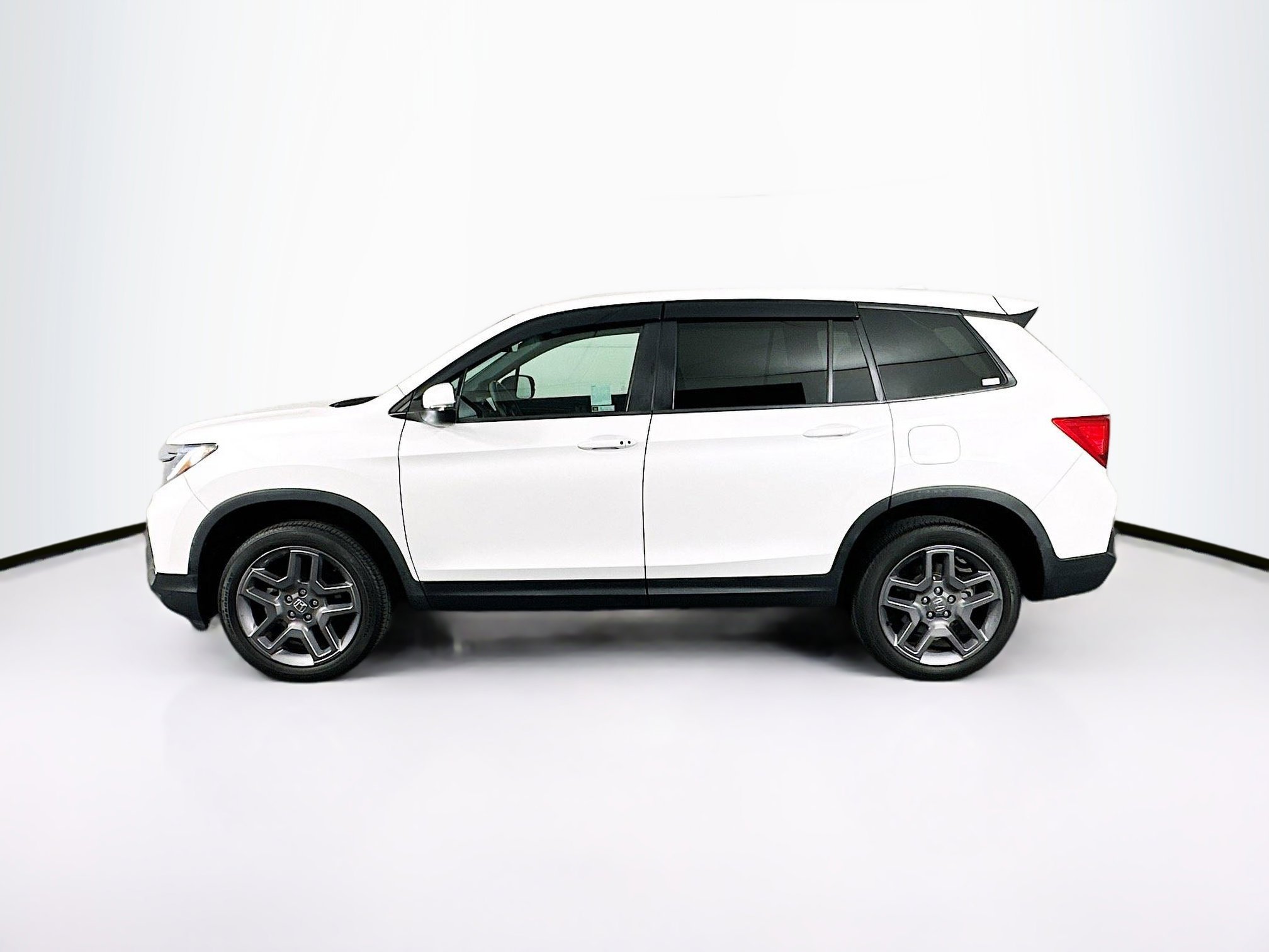 Used 2023 Honda Passport EX-L image 4