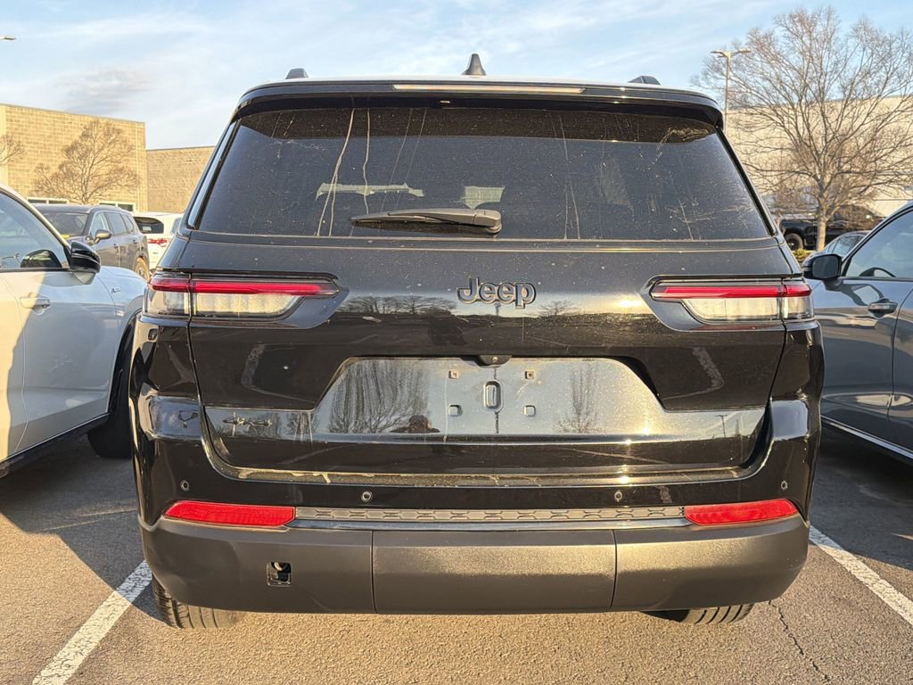 Used 2024 Jeep Grand Cherokee L Laredo image 5