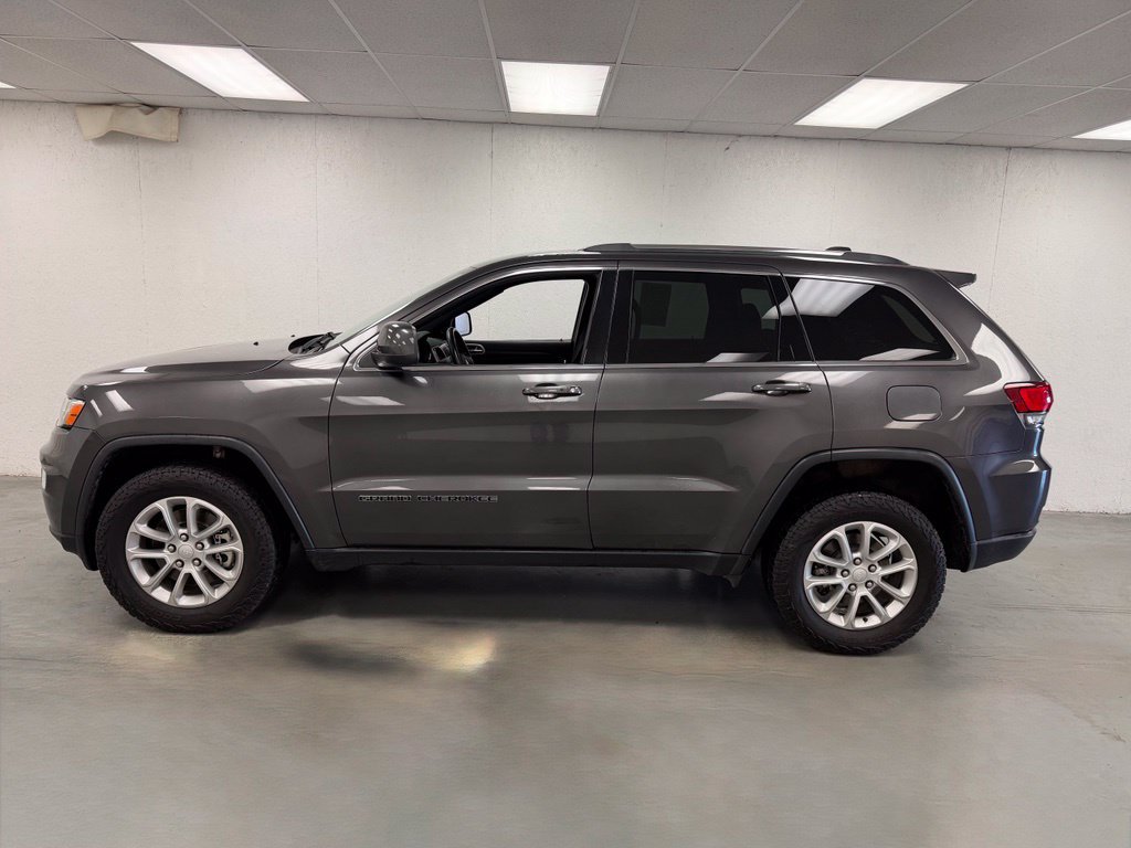 Used 2021 Jeep Grand Cherokee Laredo AWD/4WD image 2