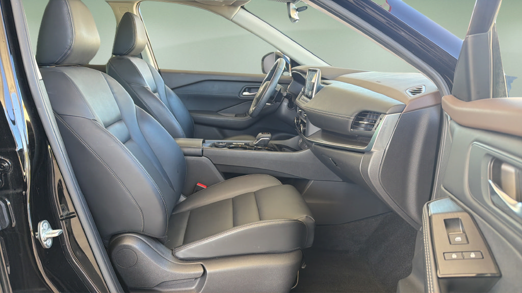 Used 2023 Nissan Rogue SV w/ SV Premium B Package AWD/4WD image 19