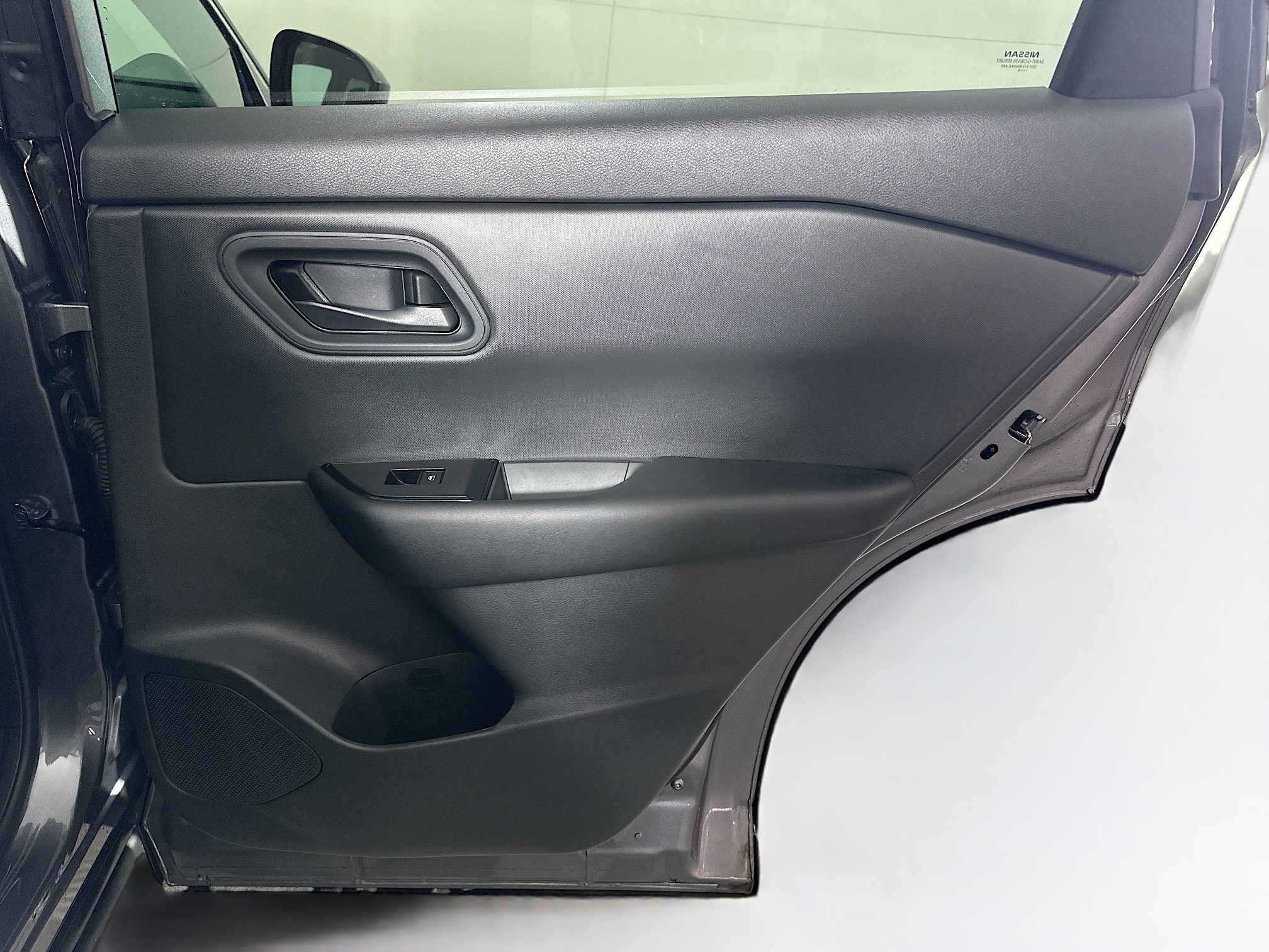 Used 2025 Nissan Rogue S image 29