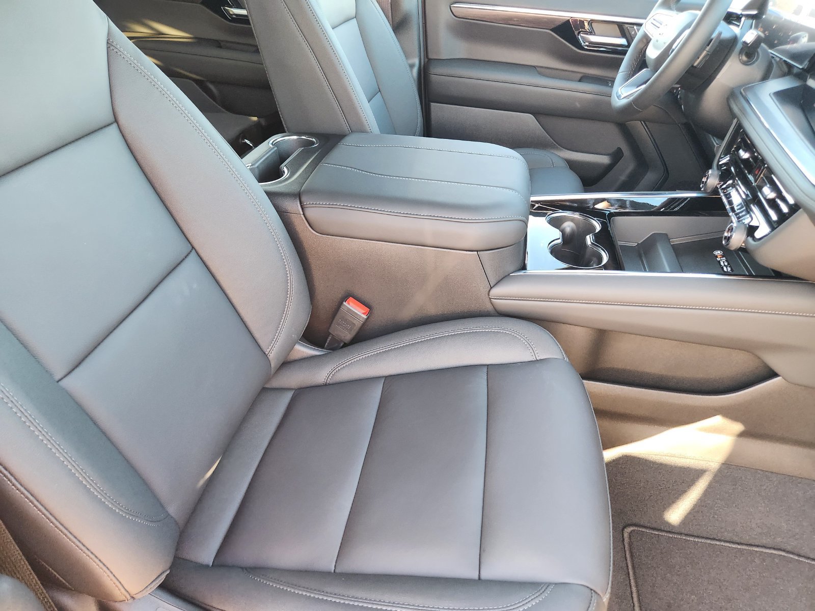 New 2027 Chevrolet Tahoe Z71 w/ Comfort Package AWD/4WD image 14