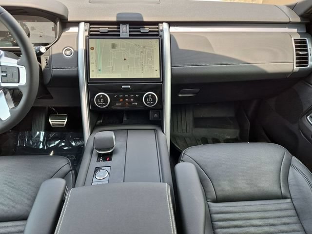Used 2025 Land Rover Discovery Dynamic SE AWD/4WD image 13
