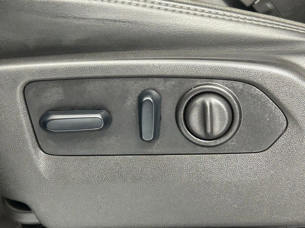 Used 2023 Chevrolet Silverado 3500 High Country image 32