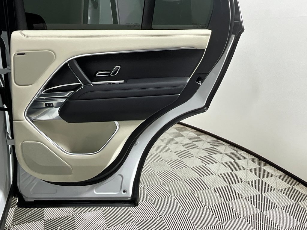 Certified 2023 Land Rover Range Rover SE image 27