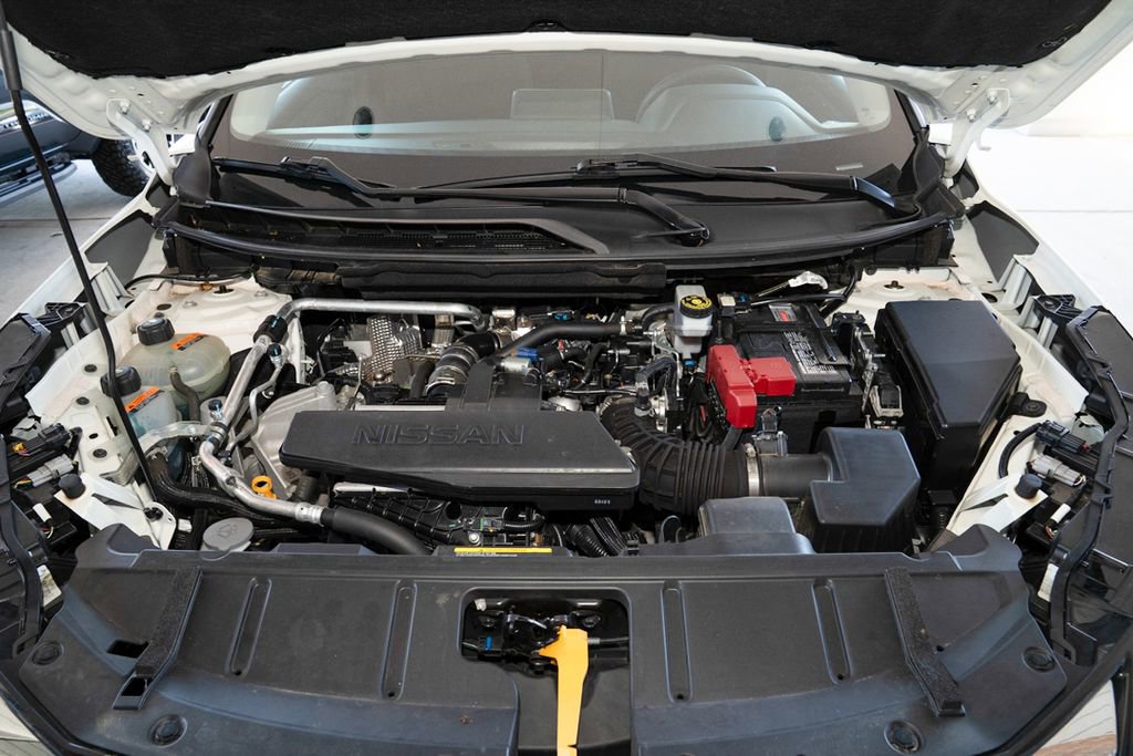 Used 2024 Nissan Rogue S AWD/4WD image 17